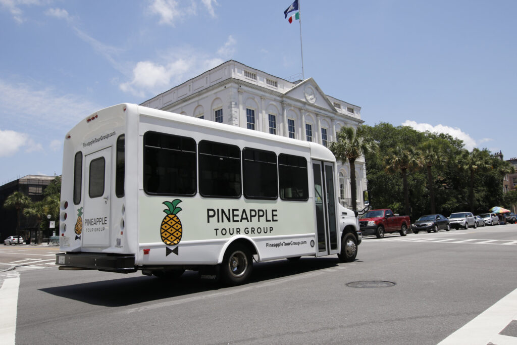 Bus tours in Charleston - Pineapple Tour Group